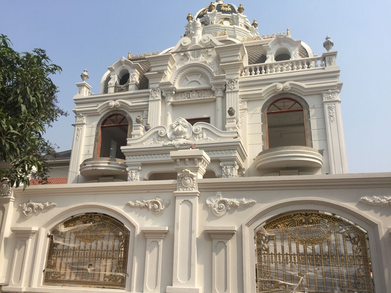 Phân Tích Chi Phí Thi Công Phù Điêu Thạch Cao