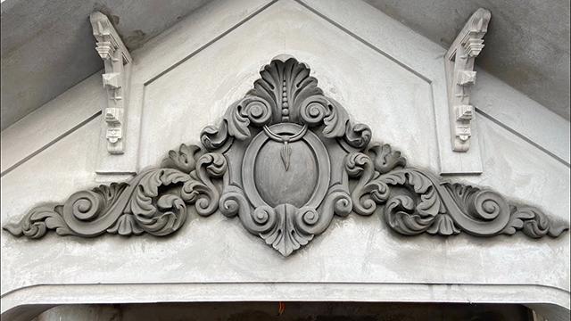 phù điêu nhựa PU và phù điêu thạch cao