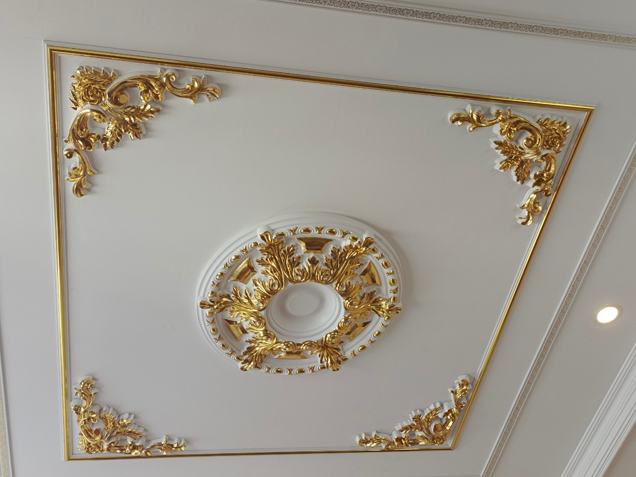 Phù điêu trang trí trần nhà