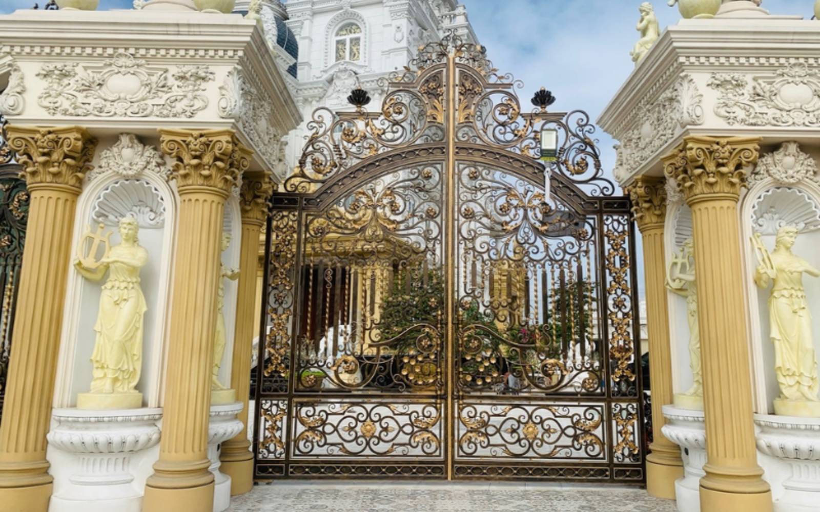 Phân Tích Chi Phí Thi Công Phù Điêu Ngoại Thất PU